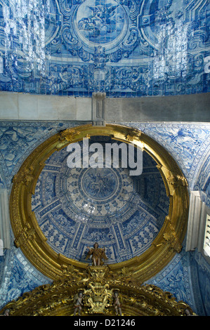 Die Kirche Igreja Sao Lourenco de Matos, Almancil, Decke mit blauen handgemalte Fliesen, Azulejos, Algarve, Portugal, Europa Stockfoto