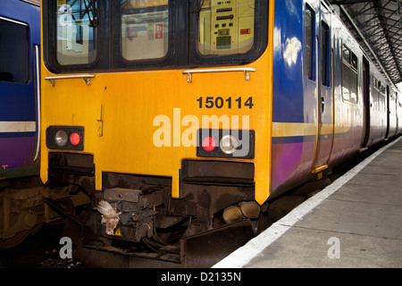 Klasse 150 Sprinter Nr. 150114   Nebel und Dunst in Southport Eisenbahn Station  Northern Line Merseyrail Netzwerk Merseyside, UK Stockfoto