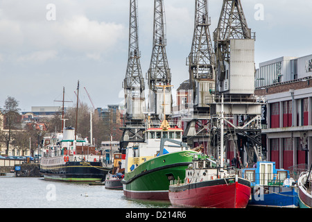 Boote vertäut am Princes Wharf in Bristol Hafen, Stadt Bristol, England, UK Stockfoto