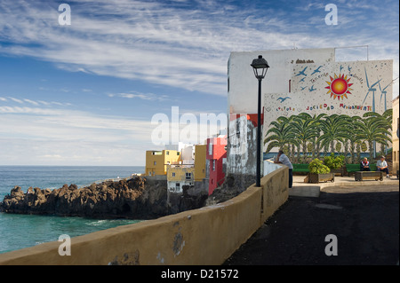 Häuser am Meer, Puerto De La Cruz, Teneriffa, Kanarische Inseln, Spanien, Europa Stockfoto