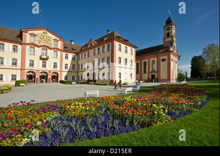 Blumenwiese mit Tulpen und Schloss Mainau, Insel Mainau, Bodensee, Baden-Württemberg, Deutschland, Europa Stockfoto