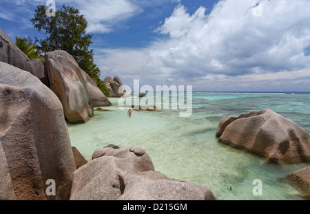 Granitfelsen auf den Strand von Anse Source d ' Argent, La Digue, Seychellen, Indischer Ozean Stockfoto