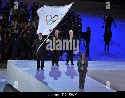 Eduardo Paes (Bürgermeister von Rio, links), Jacques Rogge (IOC Präsident, Mitte) und Boris Johnson (London Bürgermeister). Abschlussfeier Stockfoto