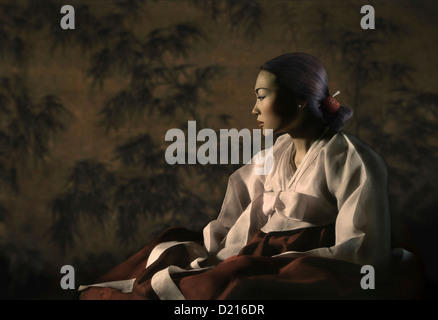 Junge Frau in einem traditionellen koreanischen Hanbok Kleid, Seoul, Südkorea, Asien Stockfoto