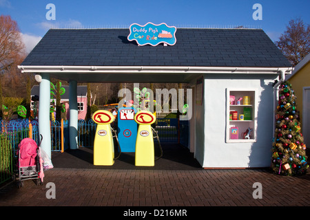 Papa Schwein Autofahrt, Peppa Pig World, Paultons Park, Southampton, England, Vereinigtes Königreich. Stockfoto