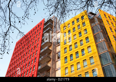 Die bunten Central Saint Giles Gebäude London entworfen vom italienischen Architekten Renzo Piano, sein erstes Werk in Großbritannien Stockfoto