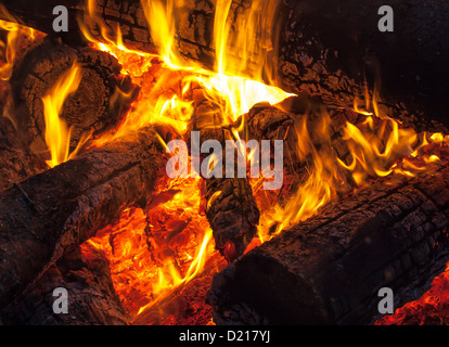 Verbrennung von Holz im Kamin, Lagerfeuer Makrofoto Stockfoto