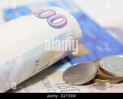 Tschechische Kronen Banknoten, Münzen und Kreditkarten. Stockfoto