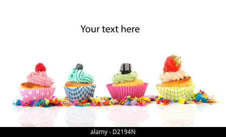 Sortiment Obst Muffins isoliert auf weißem Hintergrund Stockfoto