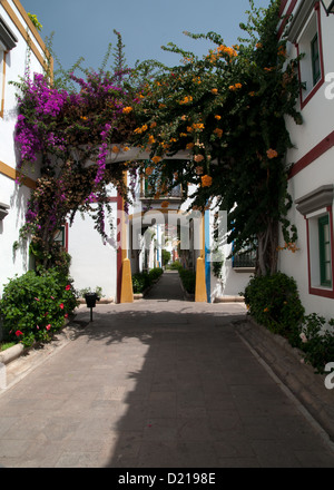 Malerischen Seitenstraßen rund um das Hafengebiet in Puerto Mogan, Gran Canaria. Stockfoto