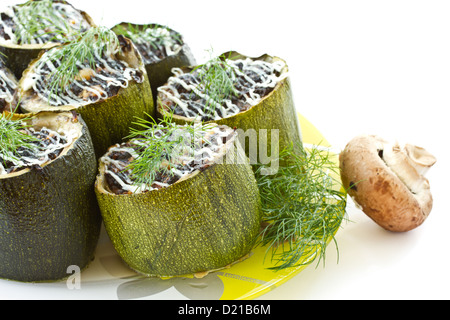 gebackene Zucchini gefüllt mit Stockfoto