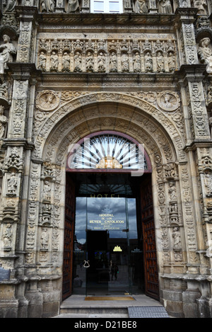 Eingang zum 5-Sterne-Hostal de los Reyes Catolicos / Dos Reis Catolicos, Santiago de Compostela, Galicien, Spanien Stockfoto