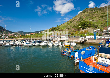 Nordöstlichen Teil der Insel Madeira, Machico Stadt und Hafen. Stockfoto