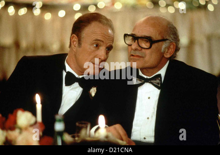 Mickey Blue Augen Mickey Blue Eyes Frank Vitale (James Caan), Vito Graziosi (Burt Young) *** lokalen Caption *** 1999 Universal Stockfoto