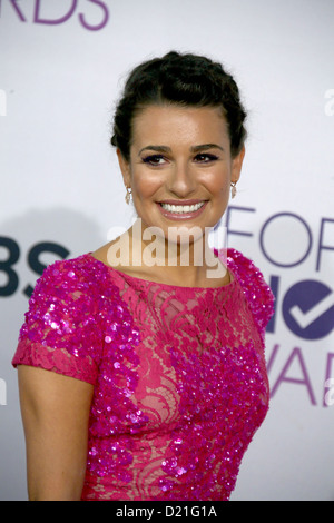 US-Schauspielerin Lea Michele kommt bei der 39. jährlichen Peoples Choice Awards im Nokia Theatre L.A. Live in Los Angeles, USA, im 9. Januar 2013. Foto: Hubert Boesl Stockfoto