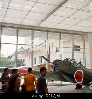 Ein Null Kämpfer auf dem Display in das Yushukan-Museum in den Yasukuni-Schrein in Tokio, Japan, 15. Juli 2005 Stockfoto