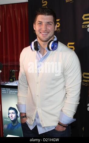 Tim Tebow innen für Promi-Schnappschüsse bei Consumer Electronics Show CES 2013 - THU, Las Vegas Convention Center (LVCC), Las Vegas, NV 10. Januar 2013. Foto von: James Atoa/Everett Collection Stockfoto