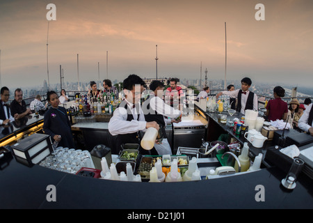 Auf dem Dach des Banyan Tree Hotel, Vertigo Bar Restaurant und Moon Bar, Bangkok, Thailand Stockfoto