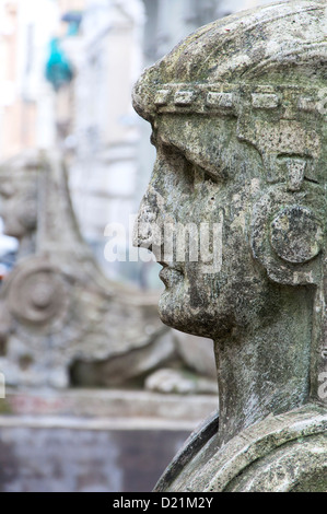 Eines der vielen kunstvollen Statuen in der Jugendstil-Viertel der lettischen Hauptstadt Riga. Stockfoto