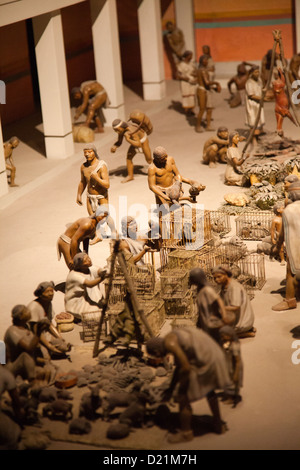 Museo Nacional De Antrolopogia in Mexiko-Stadt DF - Tlatelolco Marktmodell in Mexica Zimmer Stockfoto
