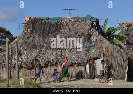 San Blás (Panama): Playon Chico, Dorf von Kuna Yala Stockfoto