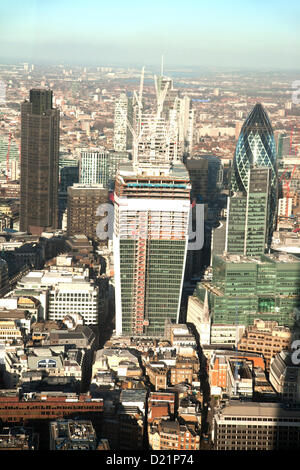 Die Aussicht von der Shard, gegenüber der City of London, darunter 30 St. Mary Axe (The Gherkin), Tower 42 und dem Willis Building, auf Mittwoch, 9. Januar 2013, London, England, Vereinigtes Königreich Stockfoto