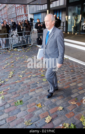 Press Complaints Commission Chairman Lord David Hunt (im Bild) spricht zu den Medien nach der Veröffentlichung der Leveson-Untersuchung Stockfoto