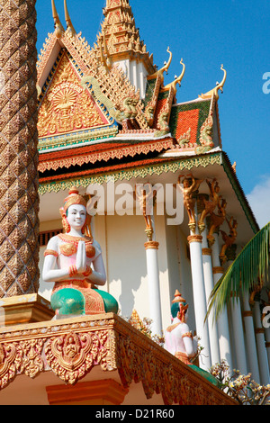 Der schöne Tempel Po Ransey auf der Straße zwischen Phnom Penh und Udong in Kambodscha, Indochina. Stockfoto