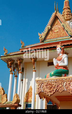 Der schöne Tempel Po Ransey auf der Straße zwischen Phnom Penh und Udong in Kambodscha, Indochina. Stockfoto