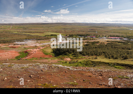 Der Geysir Strokkur bricht am Geysir, Island Stockfoto