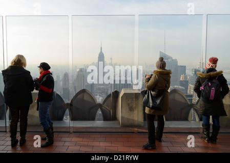 Blick auf Midtown Manhattan Skyline vom Rockefeller Center, New York City, USA Stockfoto