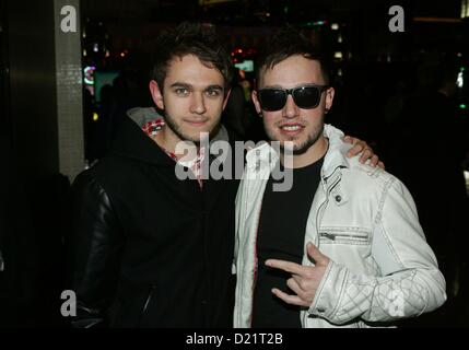 Zedd, Robbie Wilde im Ankunftsbereich für Beats by Dr. Dre CES After-Party im Festzelt, Marquee Club The Cosmopolitan, Las Vegas, NV 10. Januar 2013. Foto von: James Atoa/Everett Collection Stockfoto