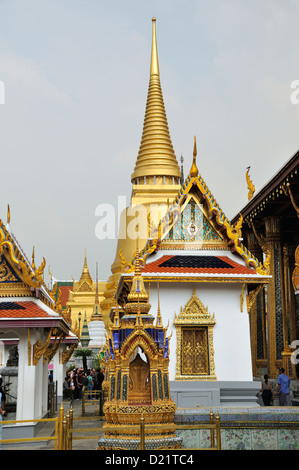 Phra Sri Rattana Chedi, Wat Phra Kaeo, Bangkok, Thailand, Asien Stockfoto