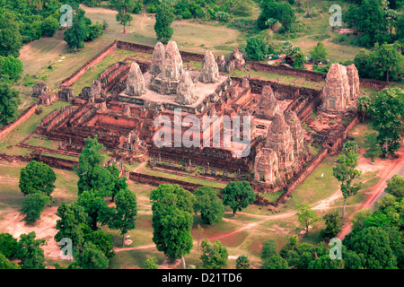 Luftaufnahme des Pre Rup, eines der alten Tempel in der Nähe von Angkor Wat in Siem Reap, Kambodscha, Indochina. Stockfoto