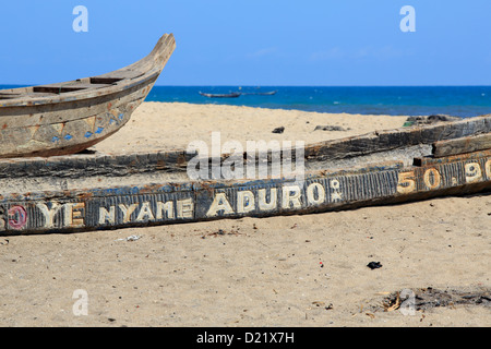 Alten Fischerbooten am Strand in Jamestown, Accra, Ghana Stockfoto