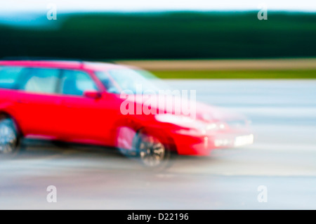Ein abstraktes Bild von betrunkenen Fahrer rote Auto fahren Stockfoto