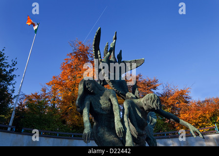 Skulptur der Kinder von Lir von Oisín Kelly, Garden of Remembrance, Parnell Square, Dublin City, Irland Stockfoto