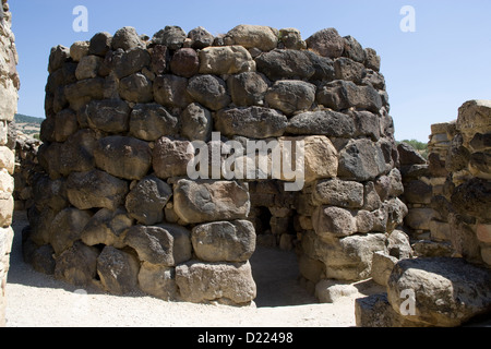 Sardinien: Nuraghe Su Nuraxi - Turm, die Bestandteil einer Wehrmauer um dem Wall gebildet Stockfoto