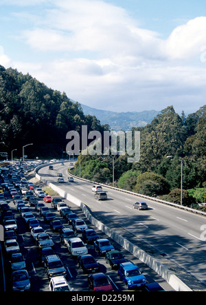 Autos-Backup auf dem Waldo Grande pendeln von Marin nach San Francisco Stockfoto