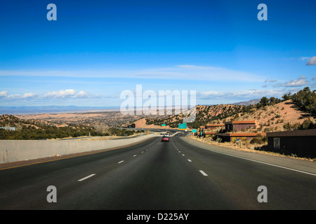 Auf US 285 Richtung Norden Los Alamos in New Mexico Stockfoto