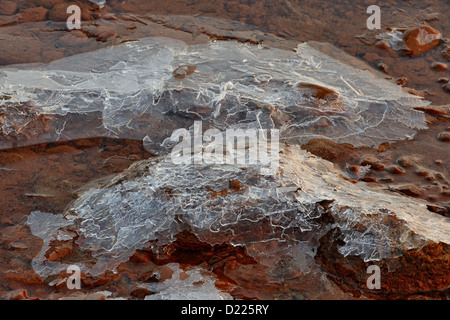 Schmelzende Eis entlang der Ufer des Munising Bay, Munising, Michigan, USA Stockfoto