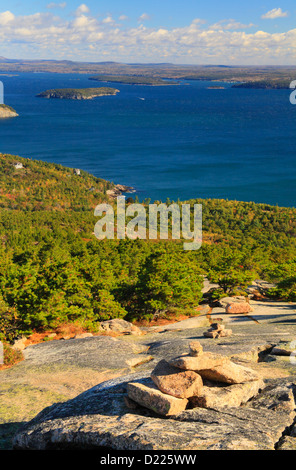 Cairns, Champlain Bergweg, betrachtet man Franzose Bay, Acadia National Park, Maine, USA Stockfoto