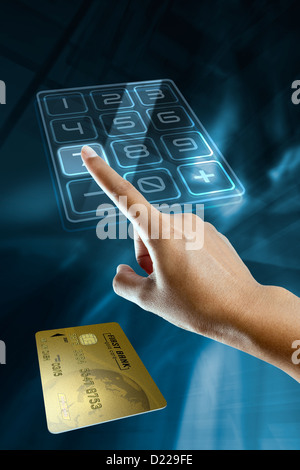 Ein Frau Finger geben Sie einen digitalen Code zu einem digitalen Bildschirm bares Geld mit einem ATM übernehmen Stockfoto