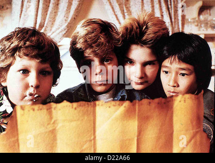 Sterben Sie die Goonies Goonies, Jeff Cohen, Sean Astin, Corey Feldman Ke Huy Quan Chunk (Jeff Cohen, l), Mickey (Sean Astin, 2vl), Mund Stockfoto
