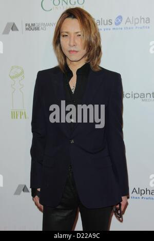 11. Januar 2013 besucht - Los Angeles, Kalifornien, USA - Yoshiki Kino für Peace Foundation '' Gala für Menschlichkeit 2013'' am 11. Januar 2013 im Beverly Hills Hotel, West Hollywood, CA. USA. (Kredit-Bild: © TLeopold/Globe Photos/ZUMAPRESS.com) Stockfoto