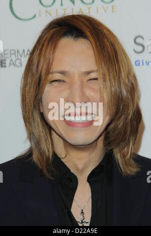 11. Januar 2013 besucht - Los Angeles, Kalifornien, USA - Yoshiki Kino für Peace Foundation '' Gala für Menschlichkeit 2013'' am 11. Januar 2013 im Beverly Hills Hotel, West Hollywood, CA. USA. (Kredit-Bild: © TLeopold/Globe Photos/ZUMAPRESS.com) Stockfoto