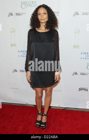 11. Januar 2013 besucht - Los Angeles, Kalifornien, USA - Thandie Newton Kino für Peace Foundation '' Gala für Menschlichkeit 2013'' am 11. Januar 2013 im Beverly Hills Hotel, Beverly Hills, Kalifornien. USA. (Kredit-Bild: © TLeopold/Globe Photos/ZUMAPRESS.com) Stockfoto