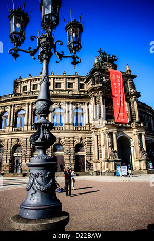 Die Semperoper ist das Opernhaus der Sächsischen Staatsoper und der Konzertsaal der Sächsischen Staatskapelle in Dresden Stockfoto