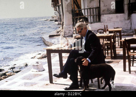 Der Grosse griechische Greek Tycoon, Anthony Quinn Der Griechische Reeder Theo Tomasis (Anthony Quinn) Genie߸t Seinen Reichtum. Stockfoto