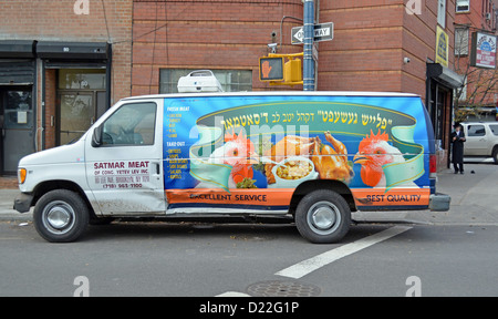 LKW - Transporter für den Satmar Fleisch Store mit Jiddisch schreiben im Williamsburg Abschnitt von Brooklyn, New York Stockfoto